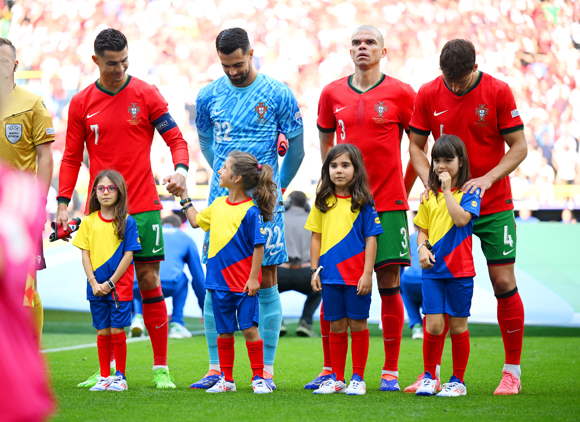 葡萄牙大胜立陶宛,C罗传射献助攻 葡萄牙大胜立陶宛,C罗传射献助攻