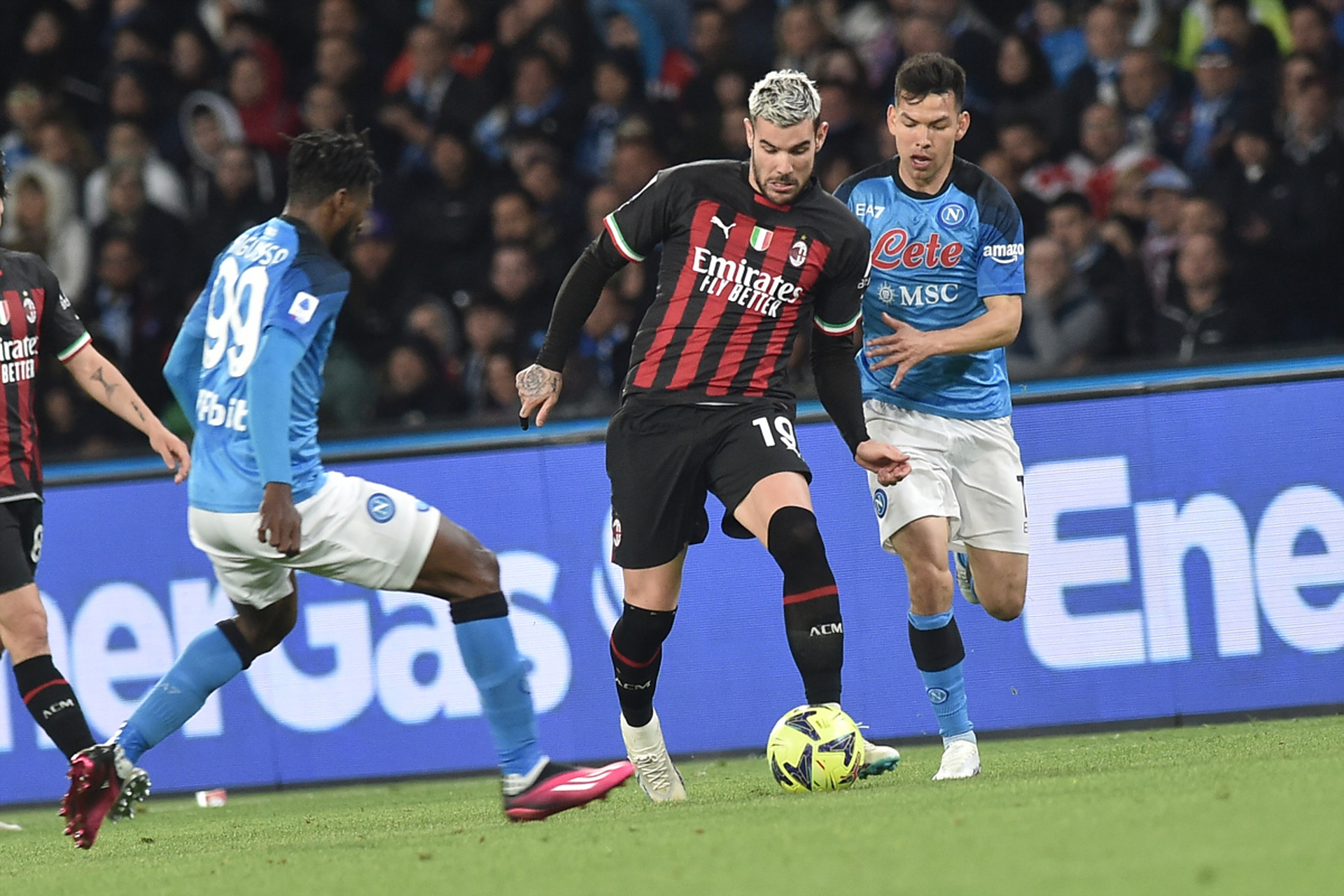 包含AC米兰期待取胜，晋级欧冠四强关键比赛的词条