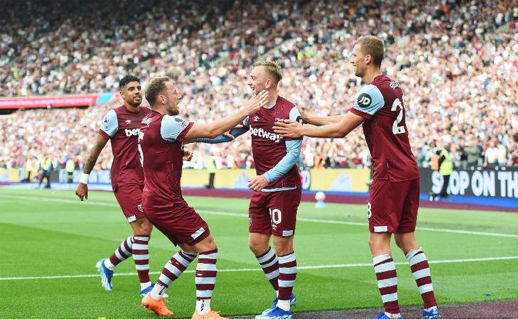 关于南安普顿主场惊险胜利，庆祝胜利的信息