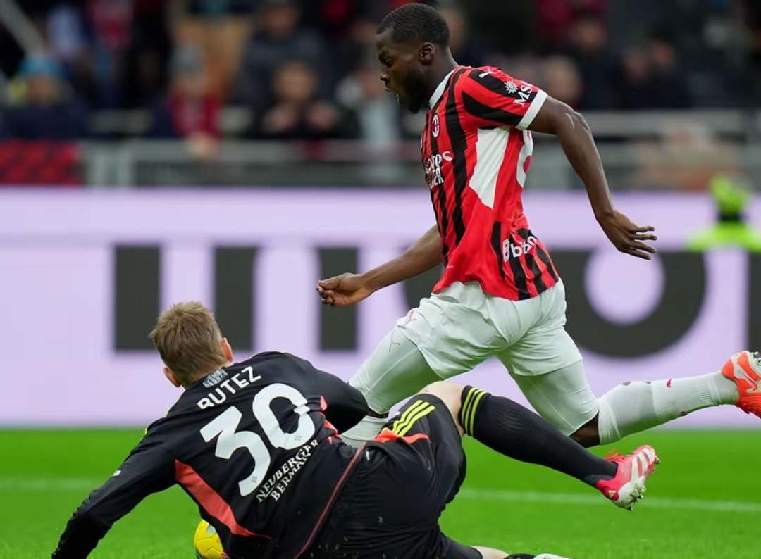 包含AC米兰险胜对手，小组出线形势艰难的词条