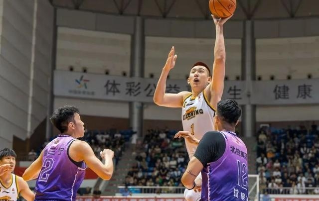 辽宁男篮力克福建队,稳居东部第二 辽宁男篮力克福建队,稳居东部第二