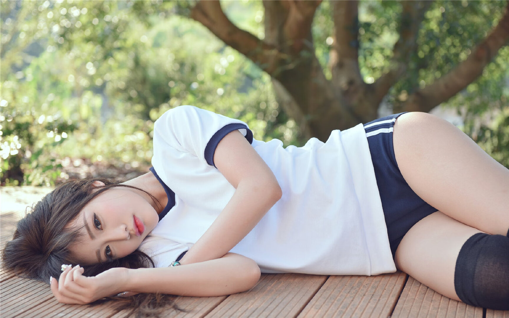 跨领域的国王，当勒布朗凝视国家德比，唯一性在体育宇宙闪耀