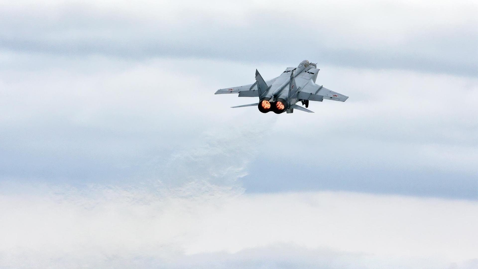 雷火电竞官网-铁血防线与天才闪现—塞内加尔封锁苏格兰，克瓦拉茨赫利亚在年度焦点之战接管比赛